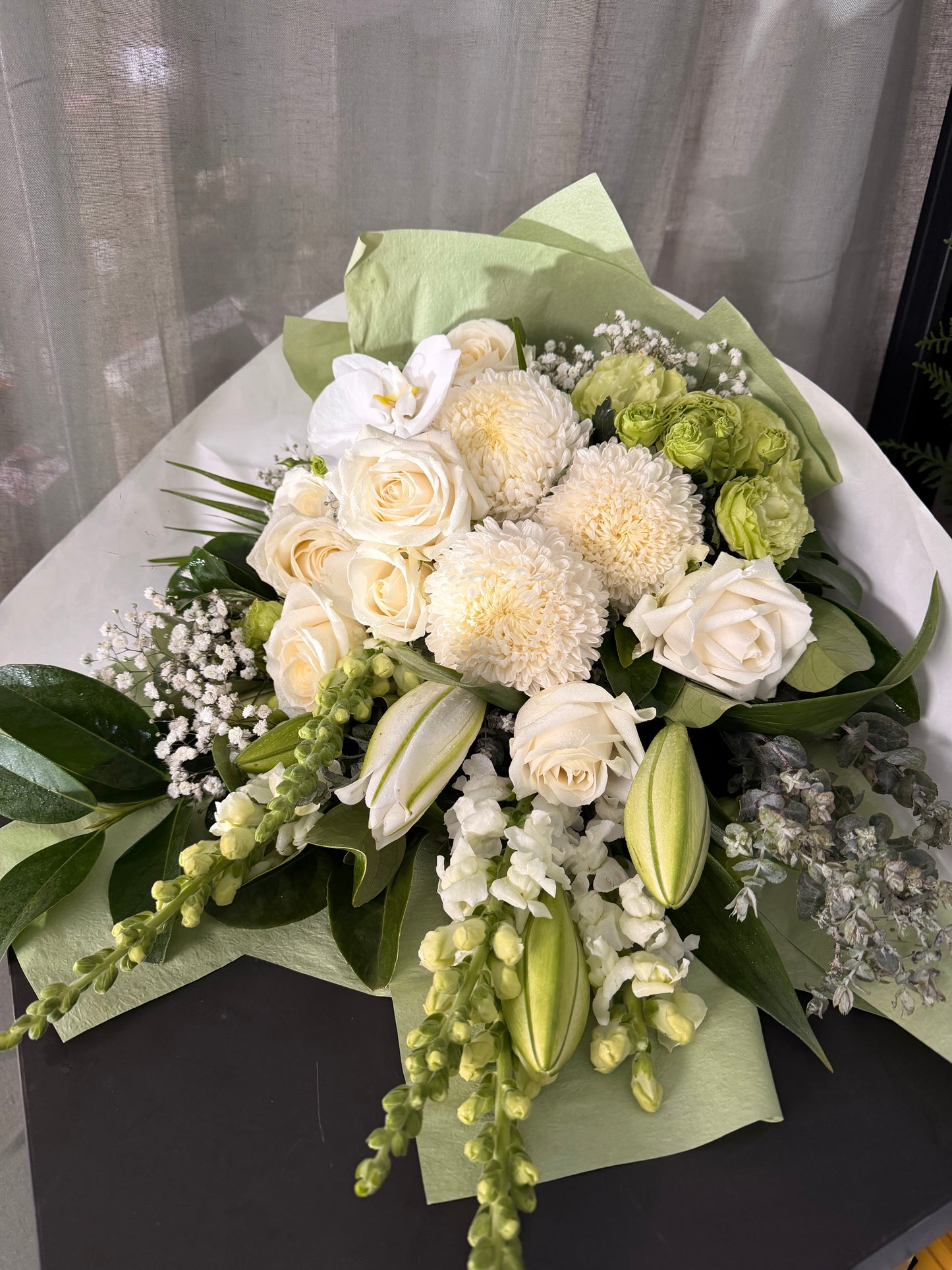 EE0031- Crisp White Bouquet