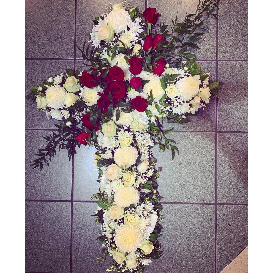 FU0017 - Cross with red