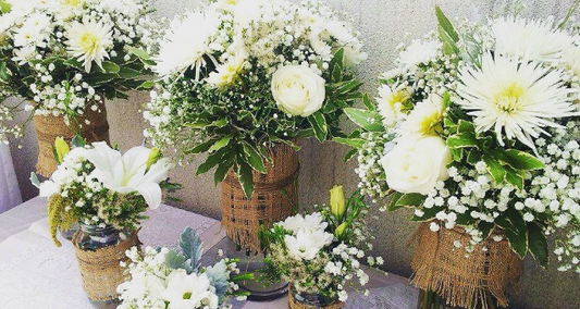 Dahlias White roses Daisies Lisianthus Baby breath