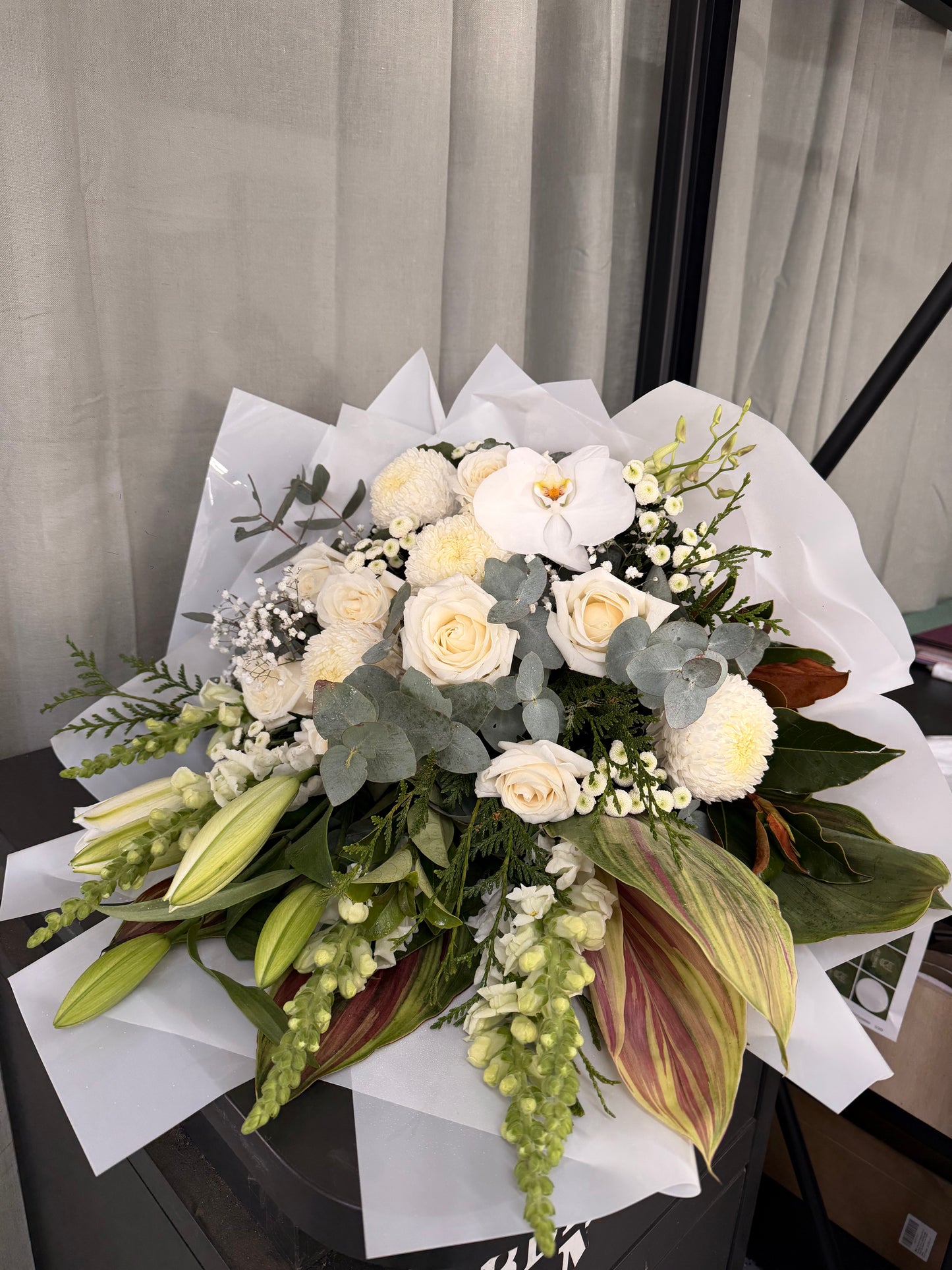 EE0031- Crisp White Bouquet