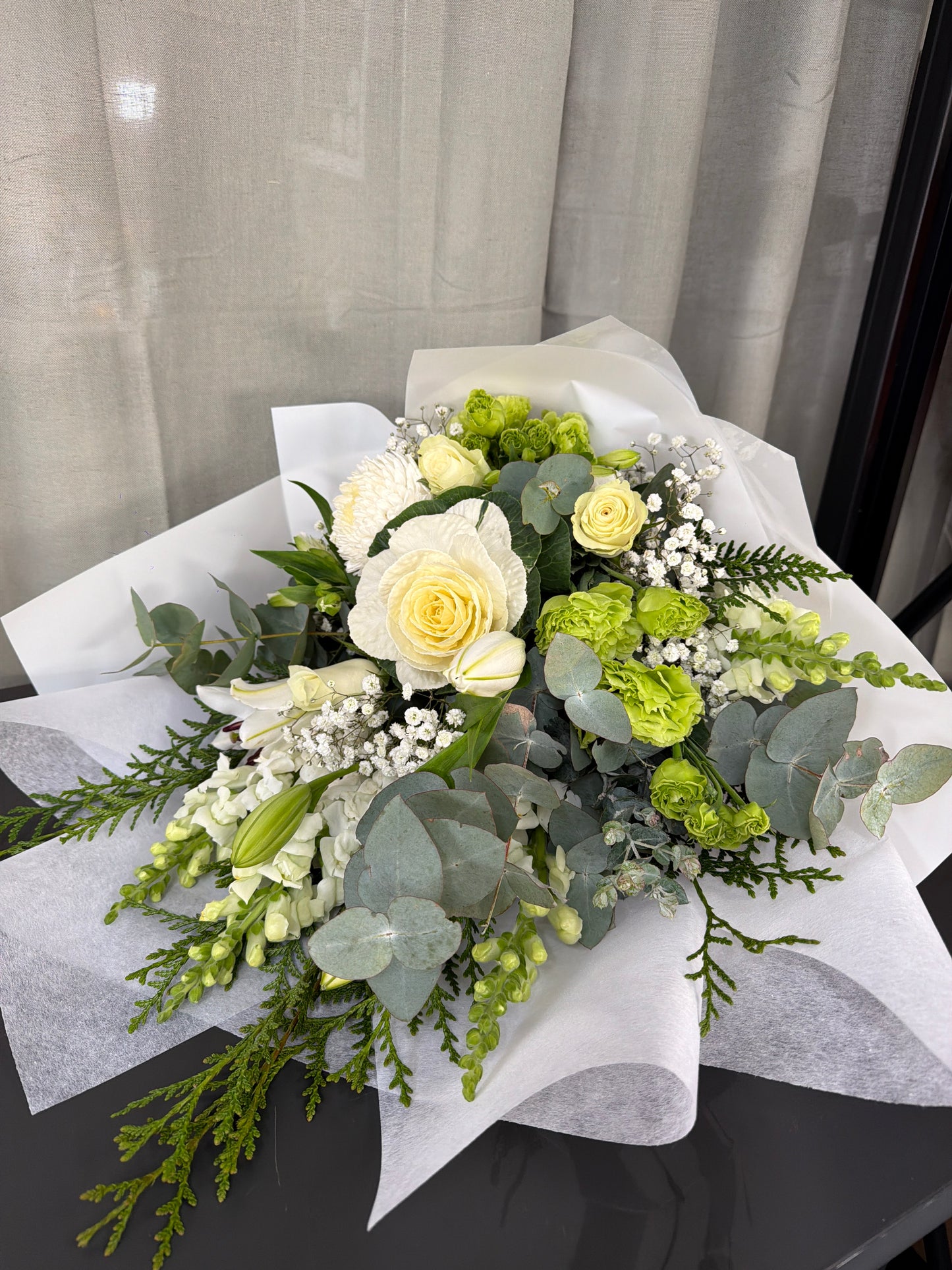 EE0031- Crisp White Bouquet
