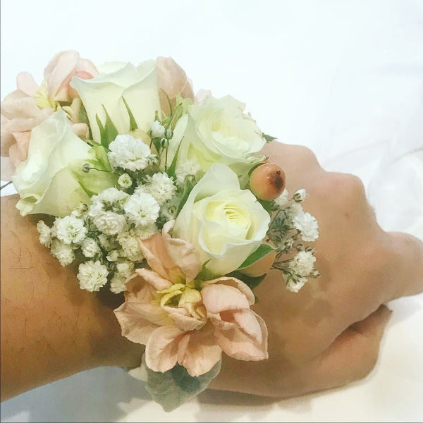 SW0035 - White rose corsage