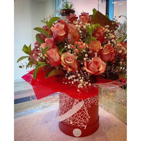 BB0002 - Elegant roses in box