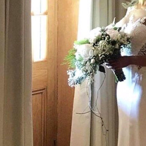 SW0043 - Teardrop bridal bouquet