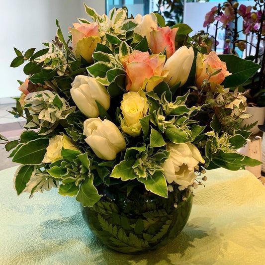 GG0002 - Simply roses in vase