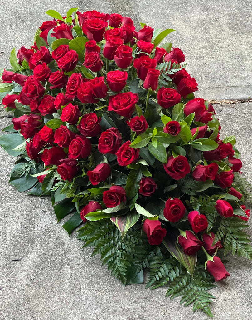 FU0019 - Floral tribute Red Roses