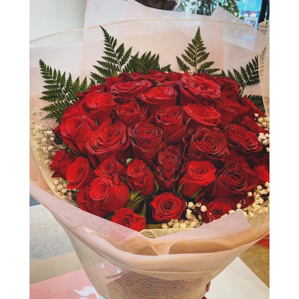 EE0003 - Red rose lovers